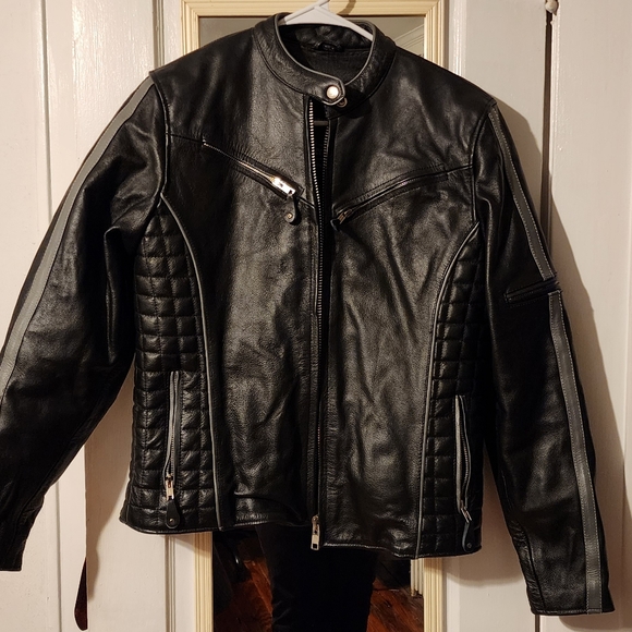 Xelement Women’s Black with Silver Multi Vented Leather Motorcycle Jacket - Picture 8 of 16